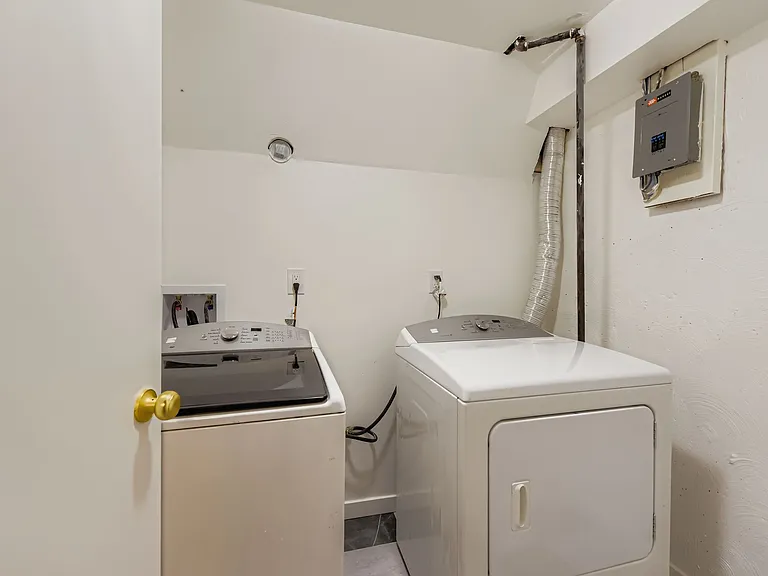 4264 W Radcliff Ave — Photo 29