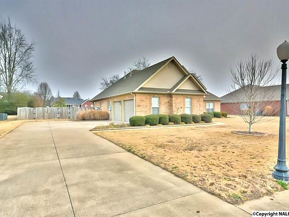 3rd image of 210 Briarwood Dr