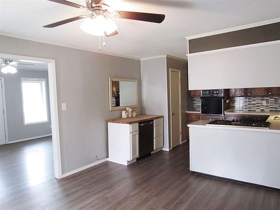 5th image of 150 Eastlawn Dr