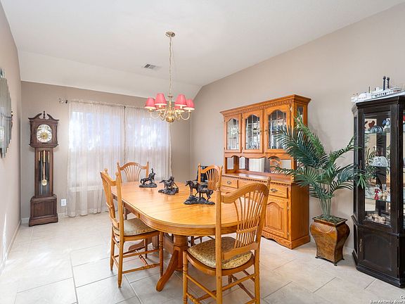 5th image of 615 Fairglen Ct