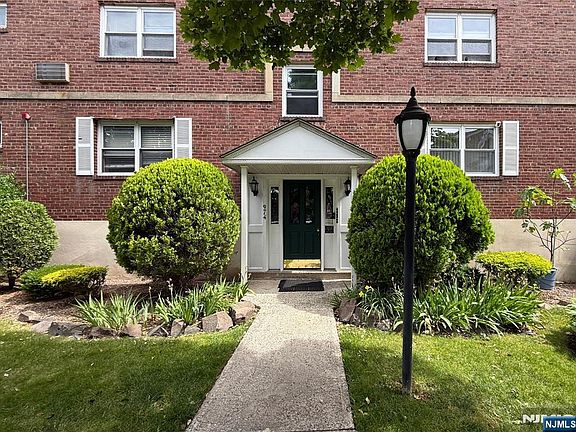 2nd image of 974 Main St APT F6