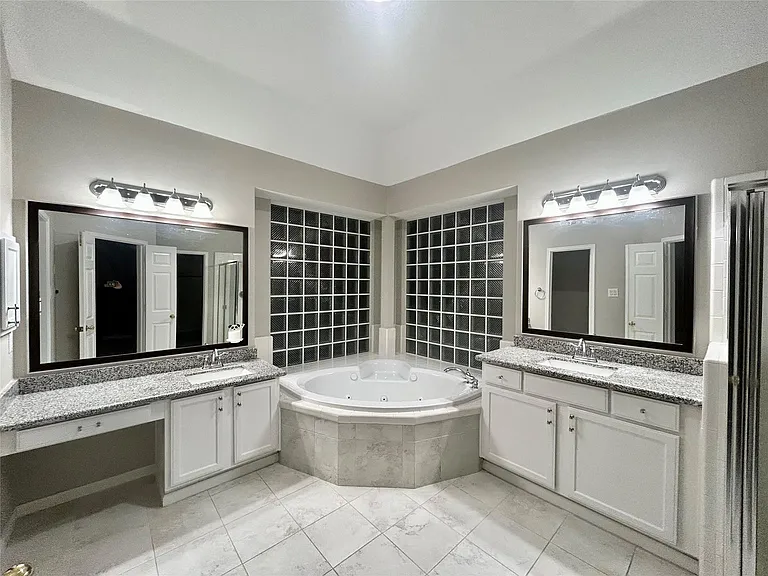 16807 Laguna Springs Dr — Photo 32