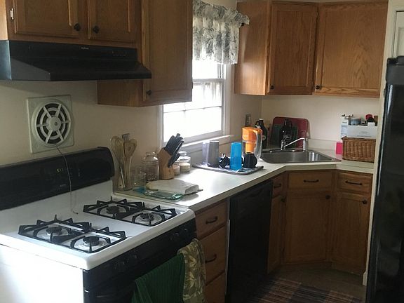 2nd image of 4 E Rutherford Dr