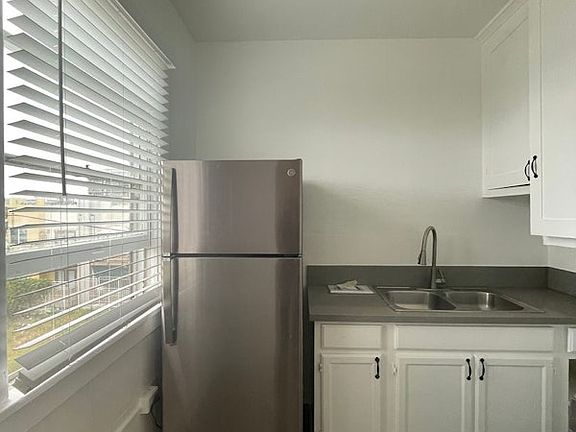 2nd image of 409 S Alvarado St APT 206