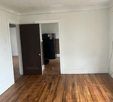 4th image of 4810 Chalmers St #1