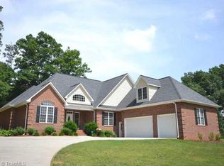 348 N Club Dr, Asheboro, NC 27205