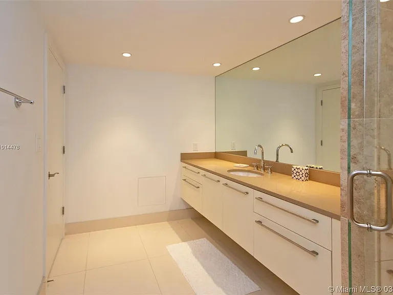 6801 Collins Ave #LPH14 — Photo 7