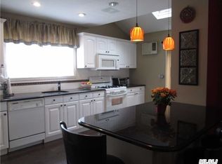 258 Marcellus Rd, Mineola, NY 11501