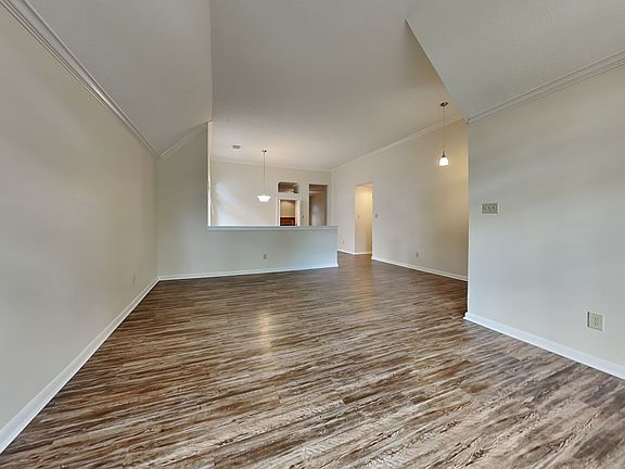4th image of 11811 Snowberry Dr