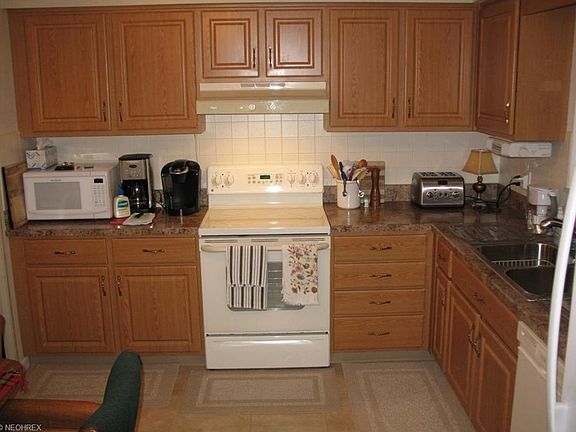 5th image of 27011 Sweetbriar Dr