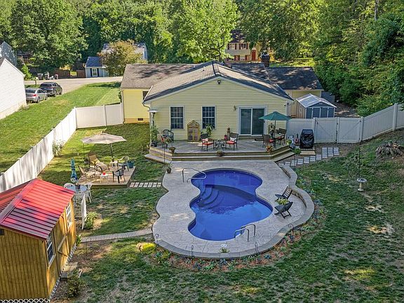 4th image of 6811 Plantation Forest Dr
