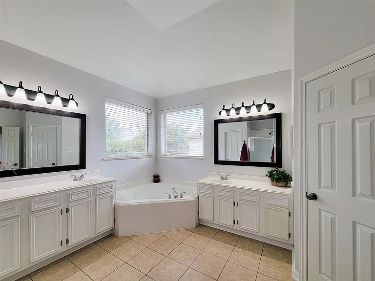 17715 Laguna Trail Dr — Photo 23