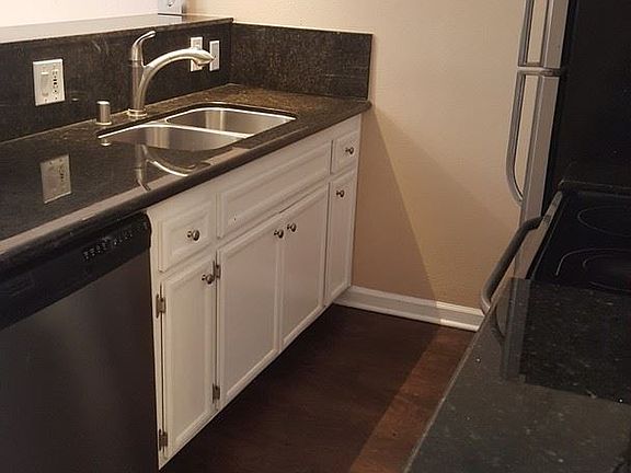 5th image of 4638 Kensington Dr Unit 04