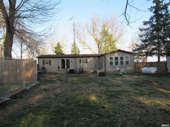 1361 Woods Ln, Jacksonville, IL 62650