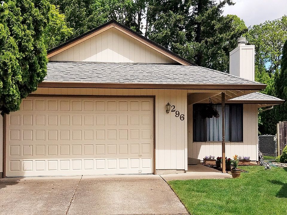1st image of 296 NE Hyde Cir