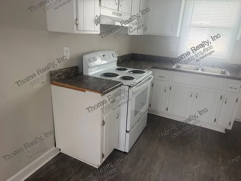 1418 Davis St — Photo 2