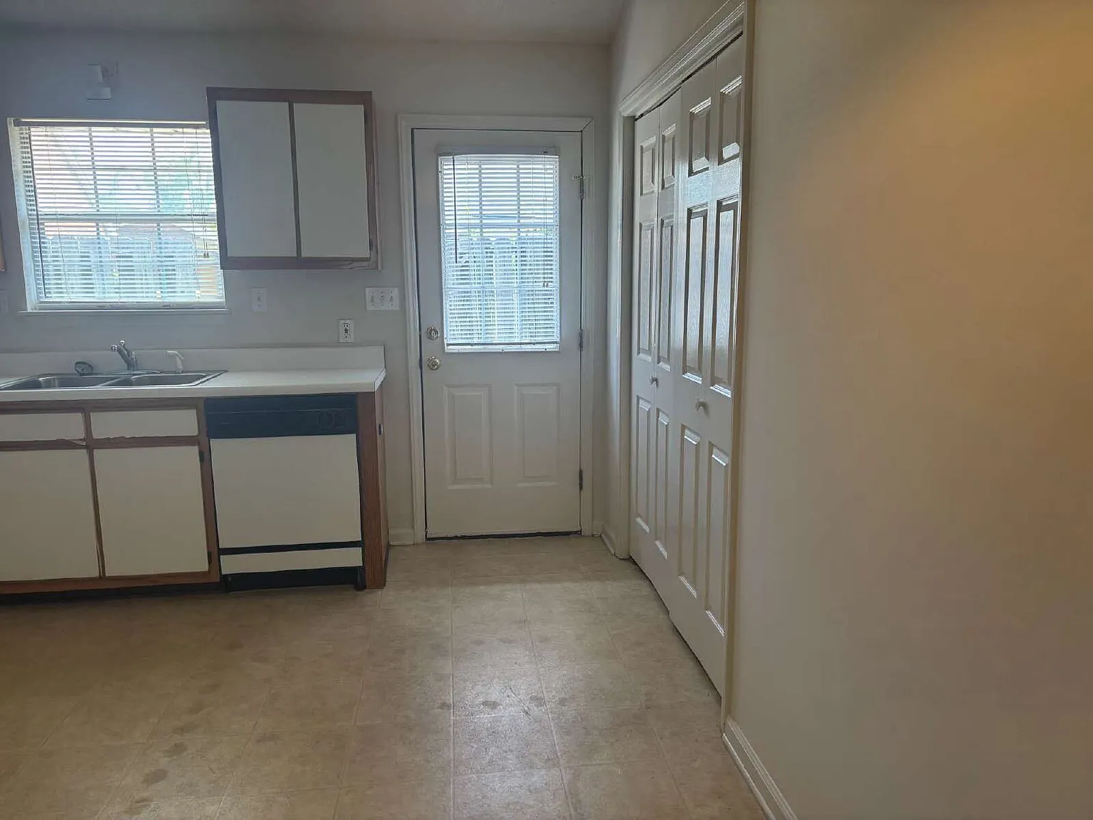 2 bed, 2.0 bath, 978 sqft, $1,065 — Photo 4
