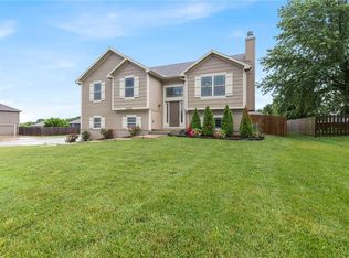 20335 W 220th Ter, Spring Hill, KS 66083