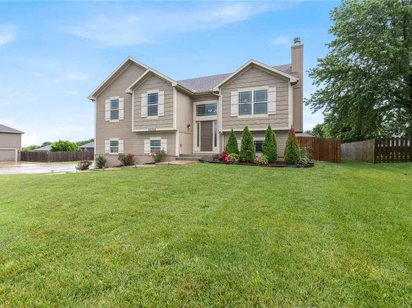 20335 W 220th Ter, Spring Hill, KS 66083
