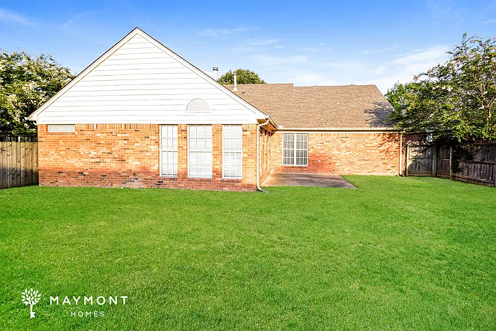 5682 Hunters Chase Dr — Photo 14