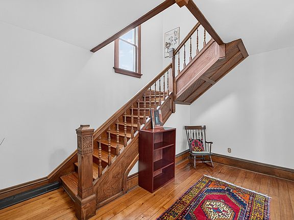 5th image of 341 W McKinley St