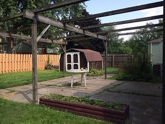 2nd image of 8565 Windsor Ct