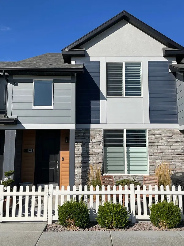 Modern Townhome For Rent — Photo 1