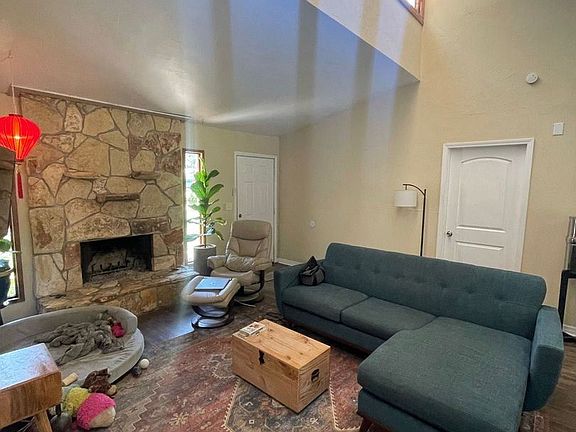 3rd image of 2772 Sandalwood Dr S