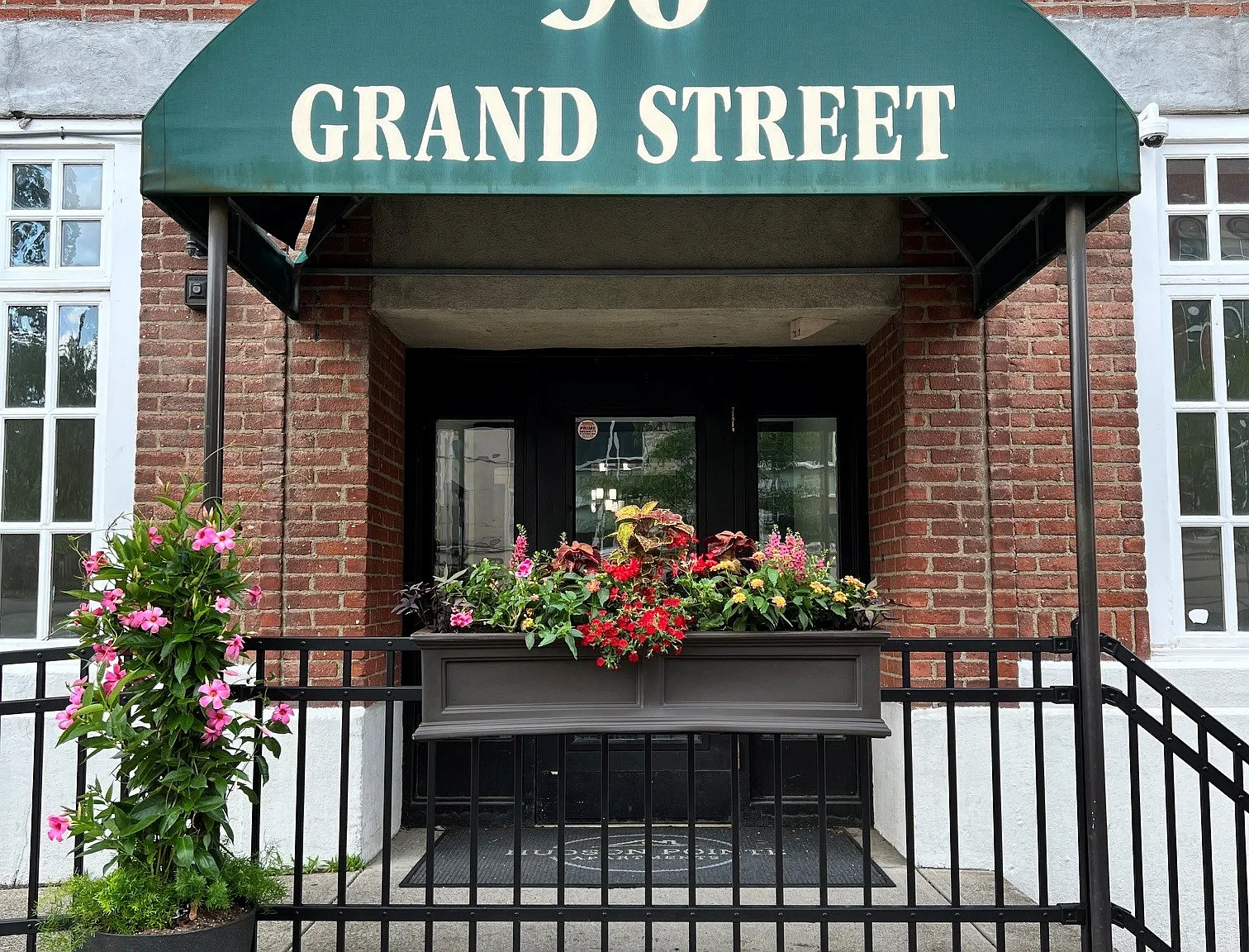 Hudson Pointe Apartments 55+ Community — Photo 1