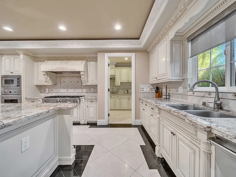 137 W Winnie Way — Photo 11