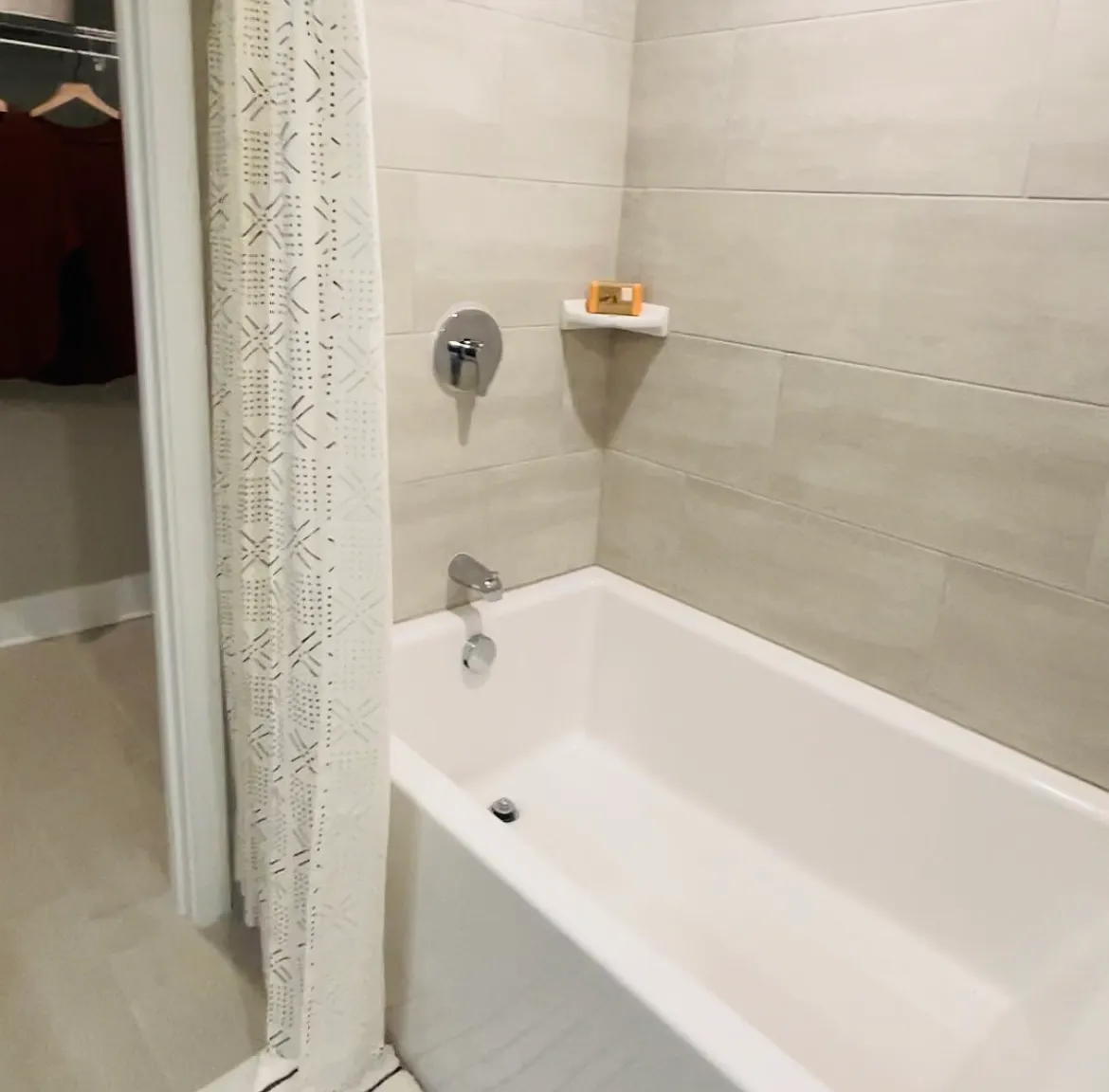 2 bed, 2.0 bath, 870 sqft, $2,460 — Photo 4