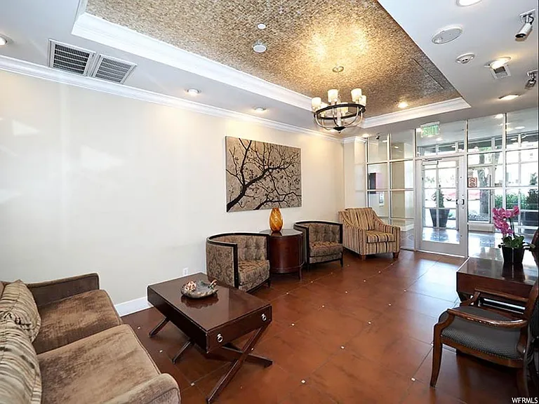 230 E Broadway St #804 — Photo 27