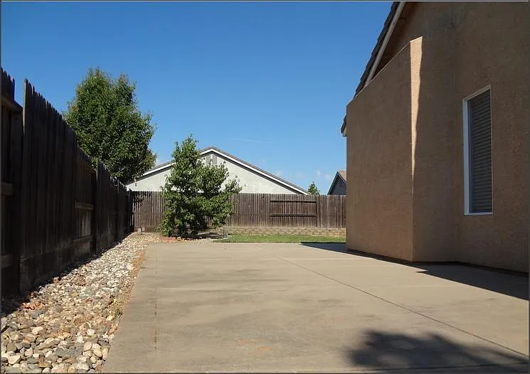7937 Quaker Ridge Way photo 1