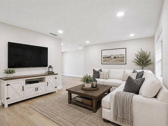 3rd image of 612 RODNEY DRIVE