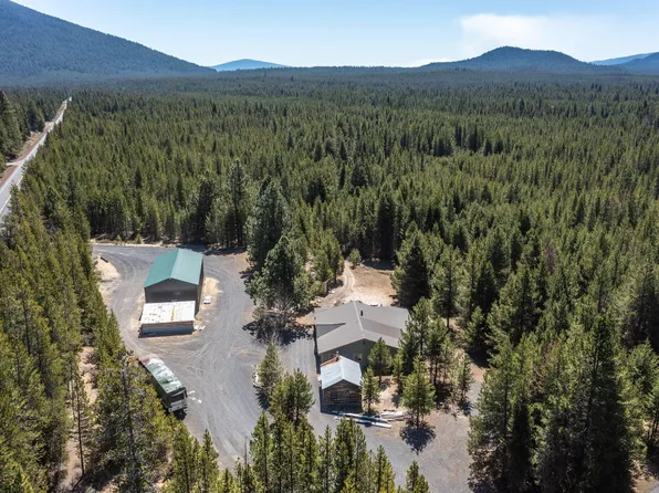 18142 Highway 58, Crescent Lake, OR 97733