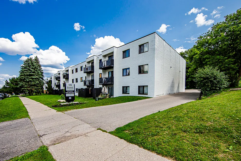 111 Brybeck Cres