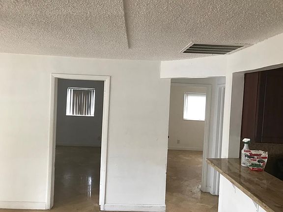 4th image of 4228 SW 49th Ct