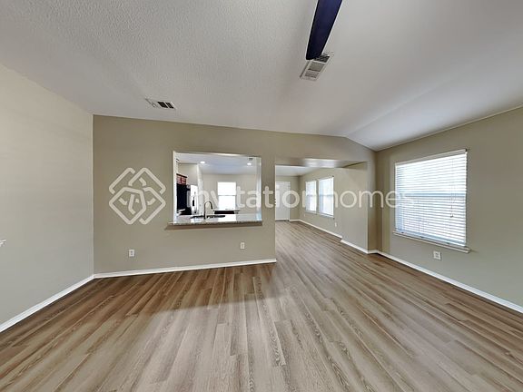 4th image of 5315 Maverick Dr