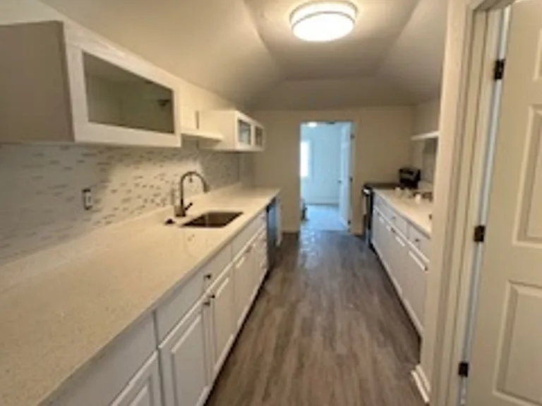 3214 Peronne Ave — Photo 10