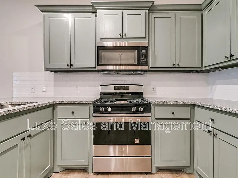 8012 NW 105th St — Photo 8