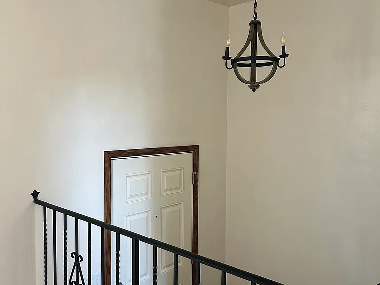 4704 Oakland St — Photo 3