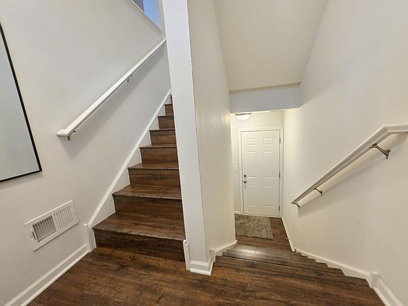 4th image of 3350 Ravinia Cir