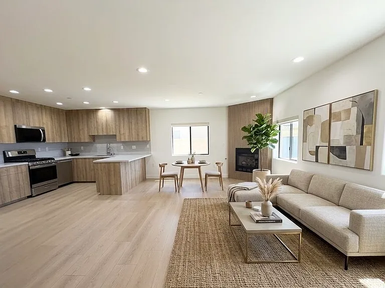 1146 N Hacienda Pl #3 — Photo 1