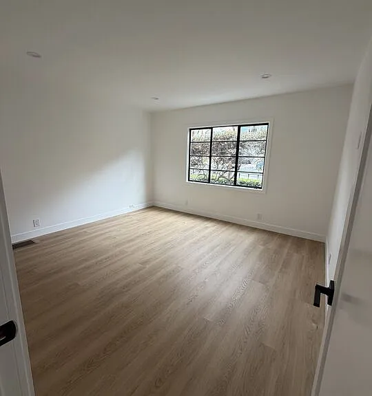 8730 Holloway Dr — Photo 7