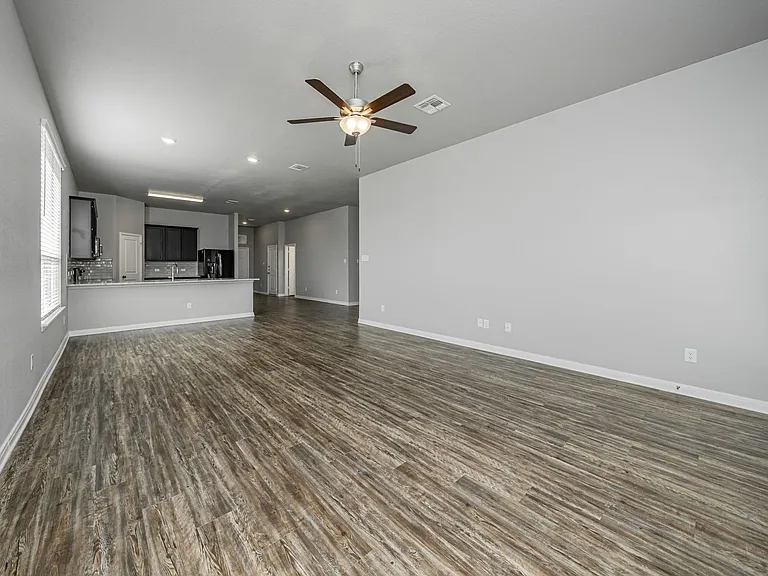 521 Fallbrook Dr — Photo 15
