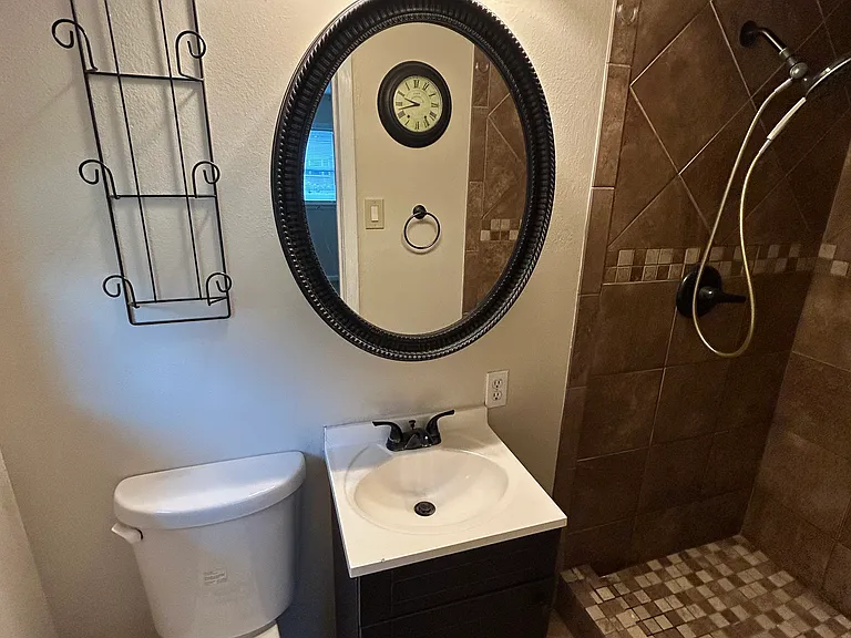 711 Samuel Dr — Photo 10