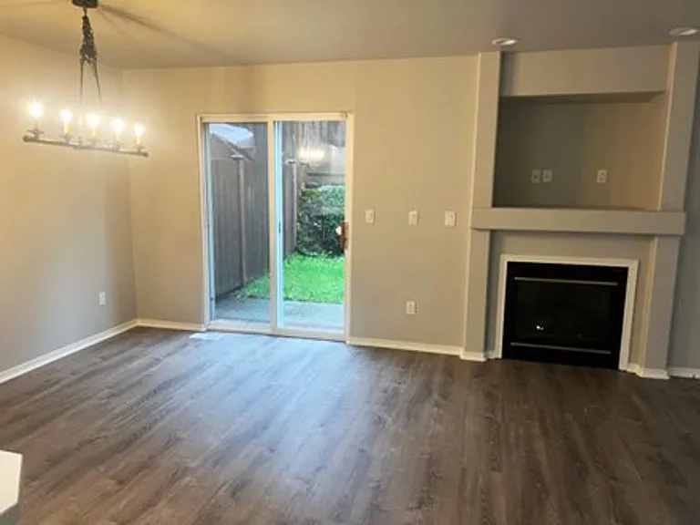 1008 Sunset Blvd NE #B — Photo 6