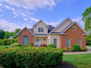 102 Southern Woods Dr, South Charleston, WV 25309