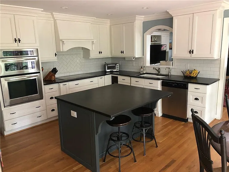 2823 Ridge Valley Rd NW — Photo 4