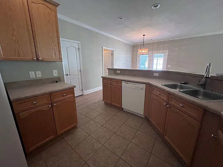 1618 Professional Pkwy — Photo 7